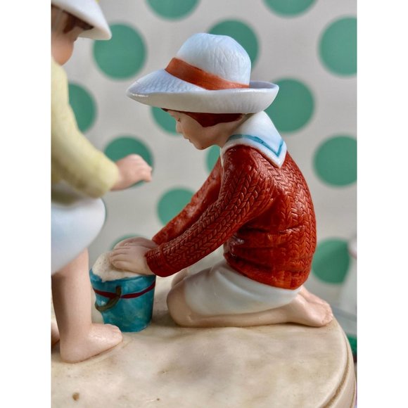 Avon "Summer Fun" figurine, Jessie Wilcox Smith Collection, handpainted, mint - Picture 12 of 13